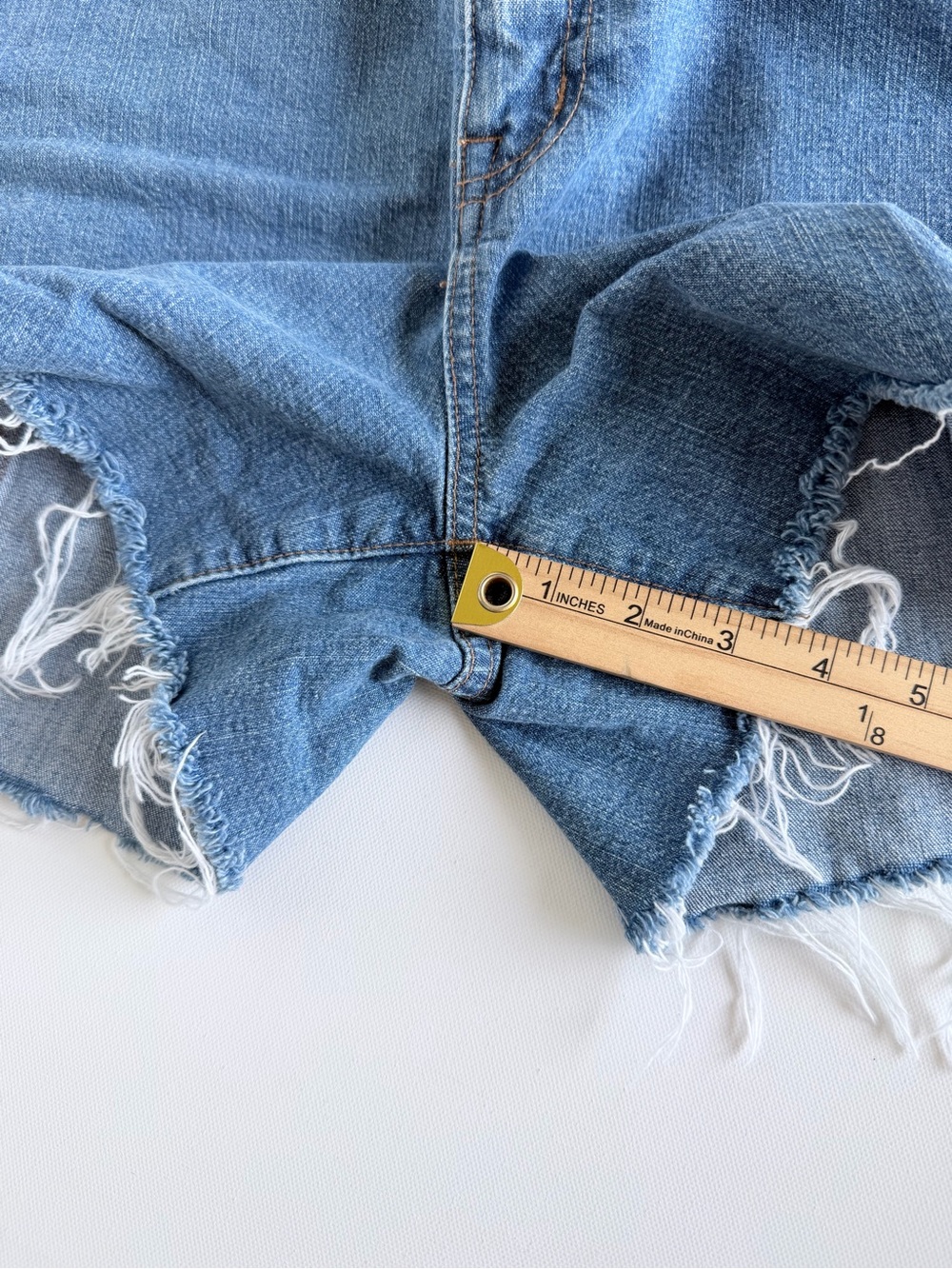 Madewell High Rise Back Seam Raw Hem Denim Shorts Size 29 - Picture 8 of 9